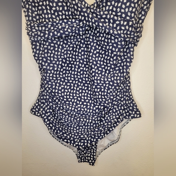 Nip Tuck One Piece Swimsuit With Tummy Control And Adjustable Straps 8 - Picture 5 of 11